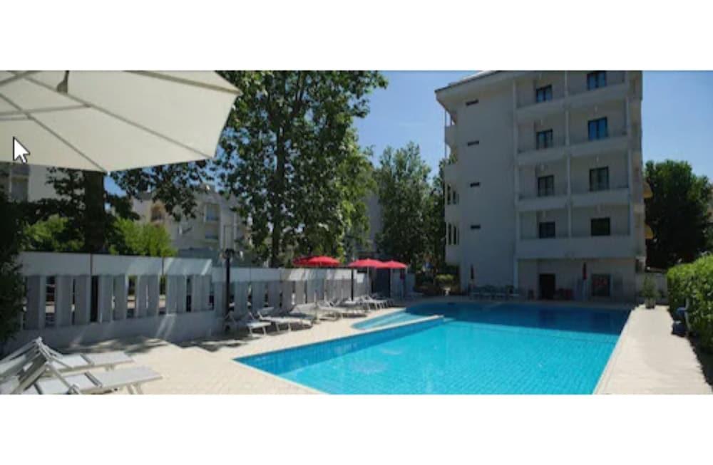 Hotel Ines กัตตอลิกา ภายนอก รูปภาพ