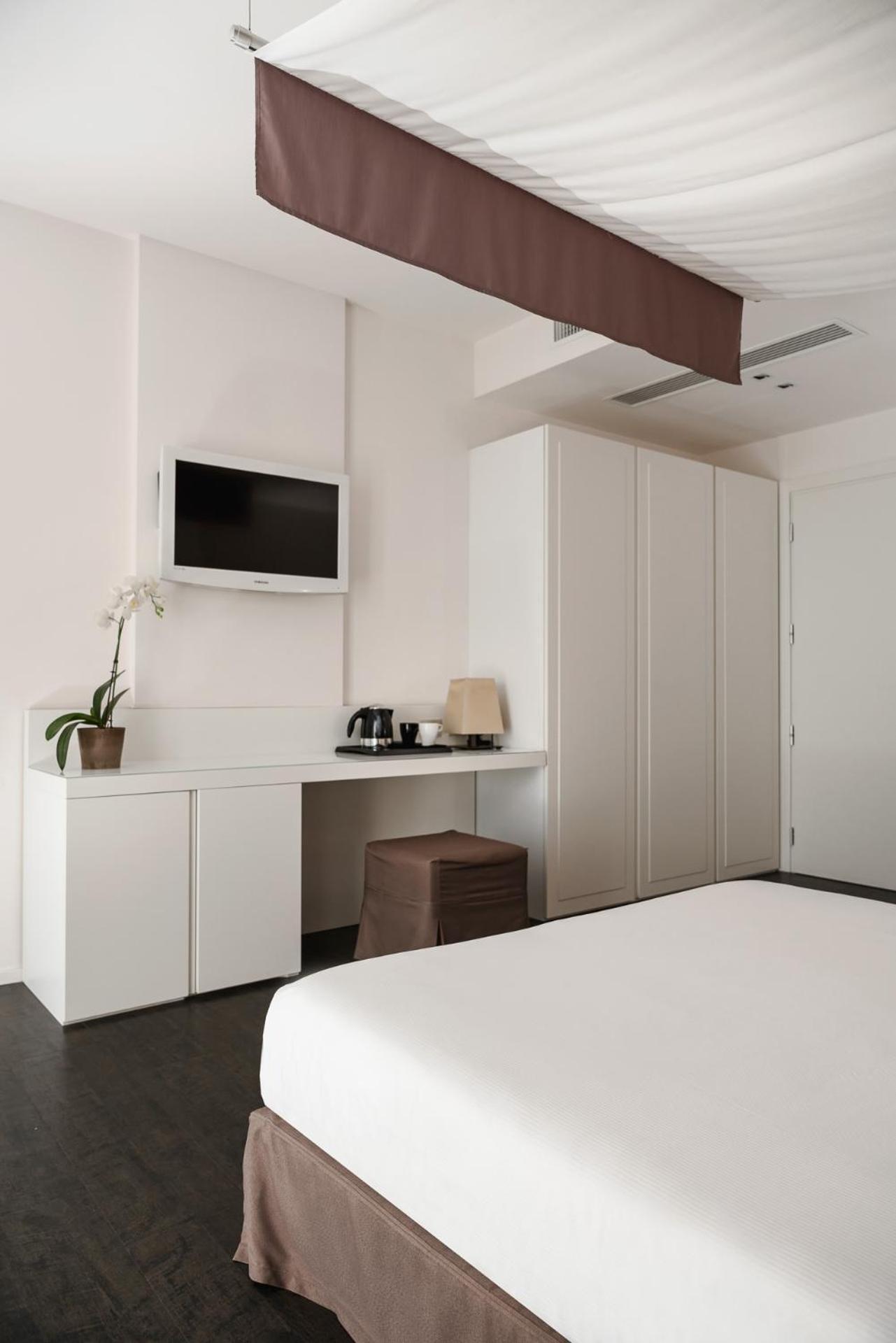 Hotel Ines กัตตอลิกา ภายนอก รูปภาพ