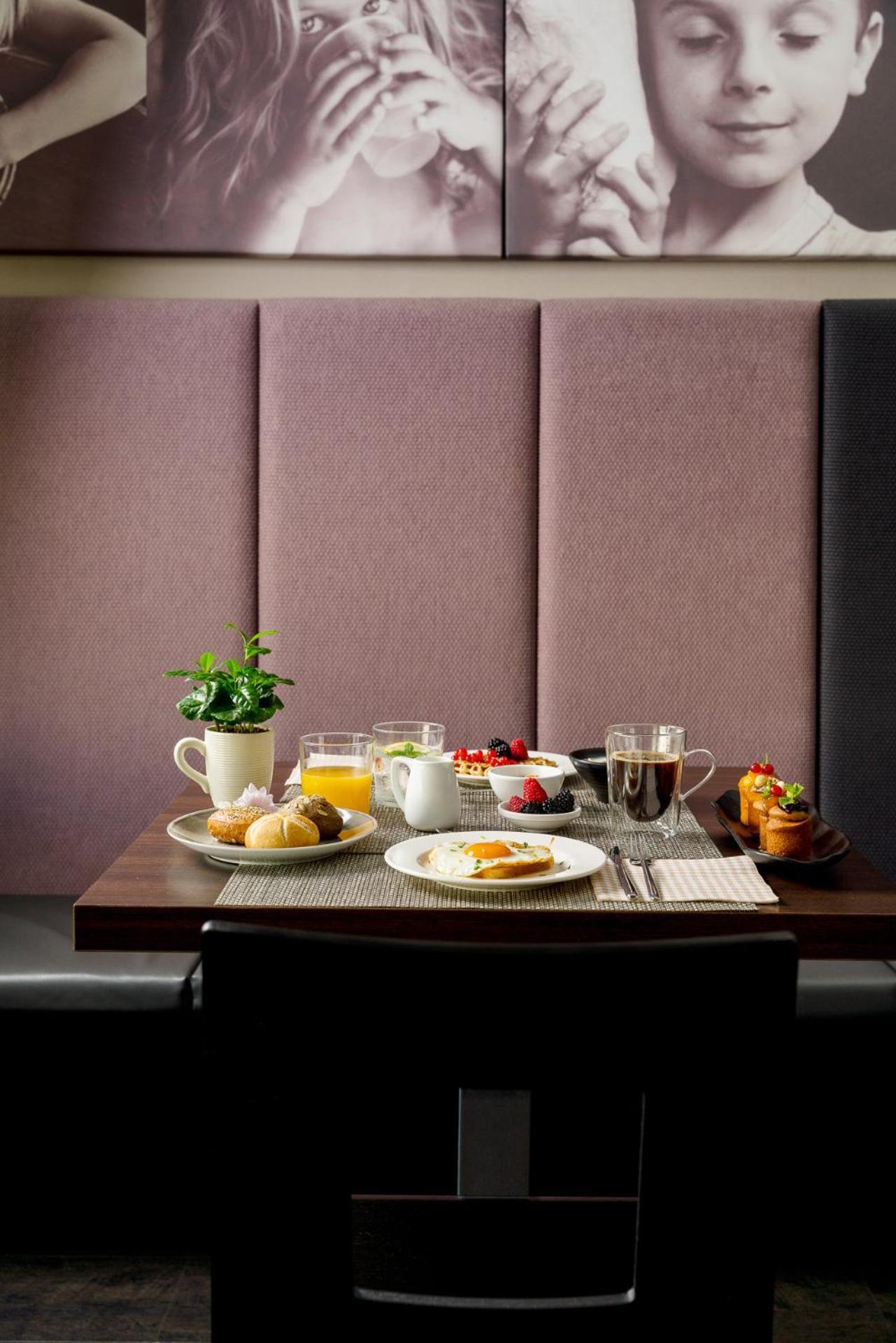Hotel Ines กัตตอลิกา ภายนอก รูปภาพ