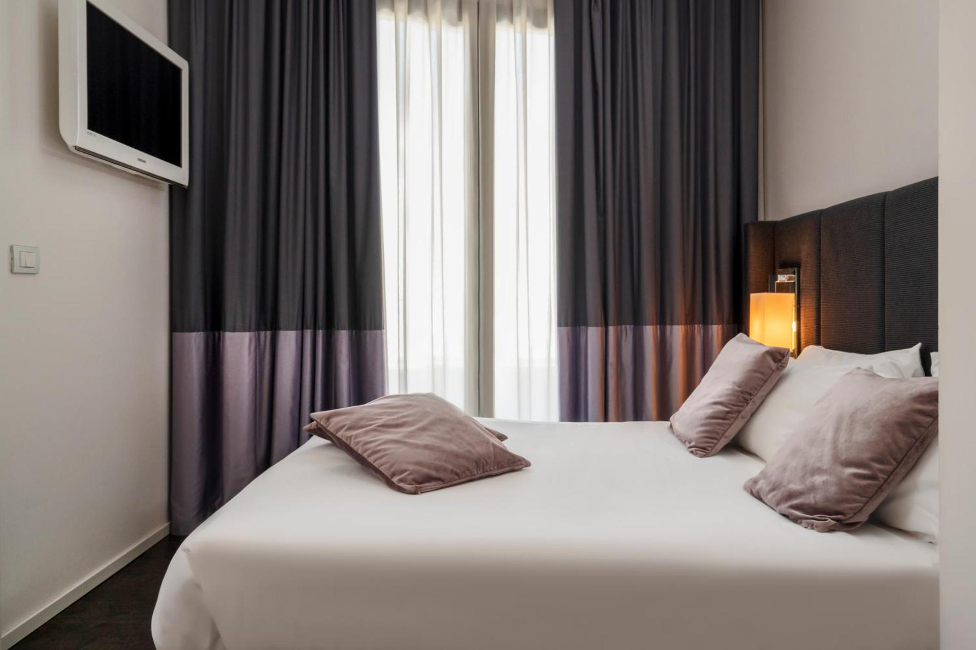 Hotel Ines กัตตอลิกา ภายนอก รูปภาพ
