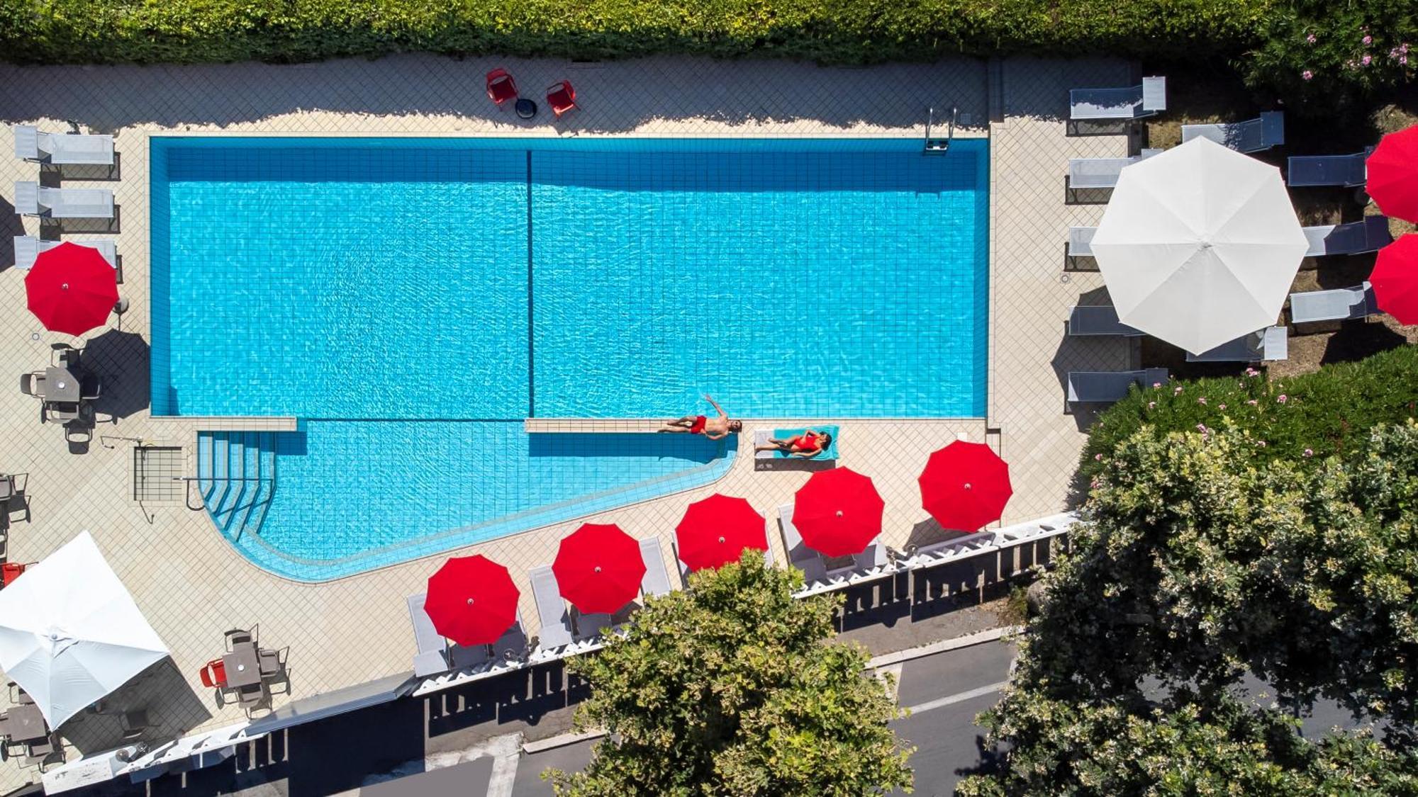 Hotel Ines กัตตอลิกา ภายนอก รูปภาพ